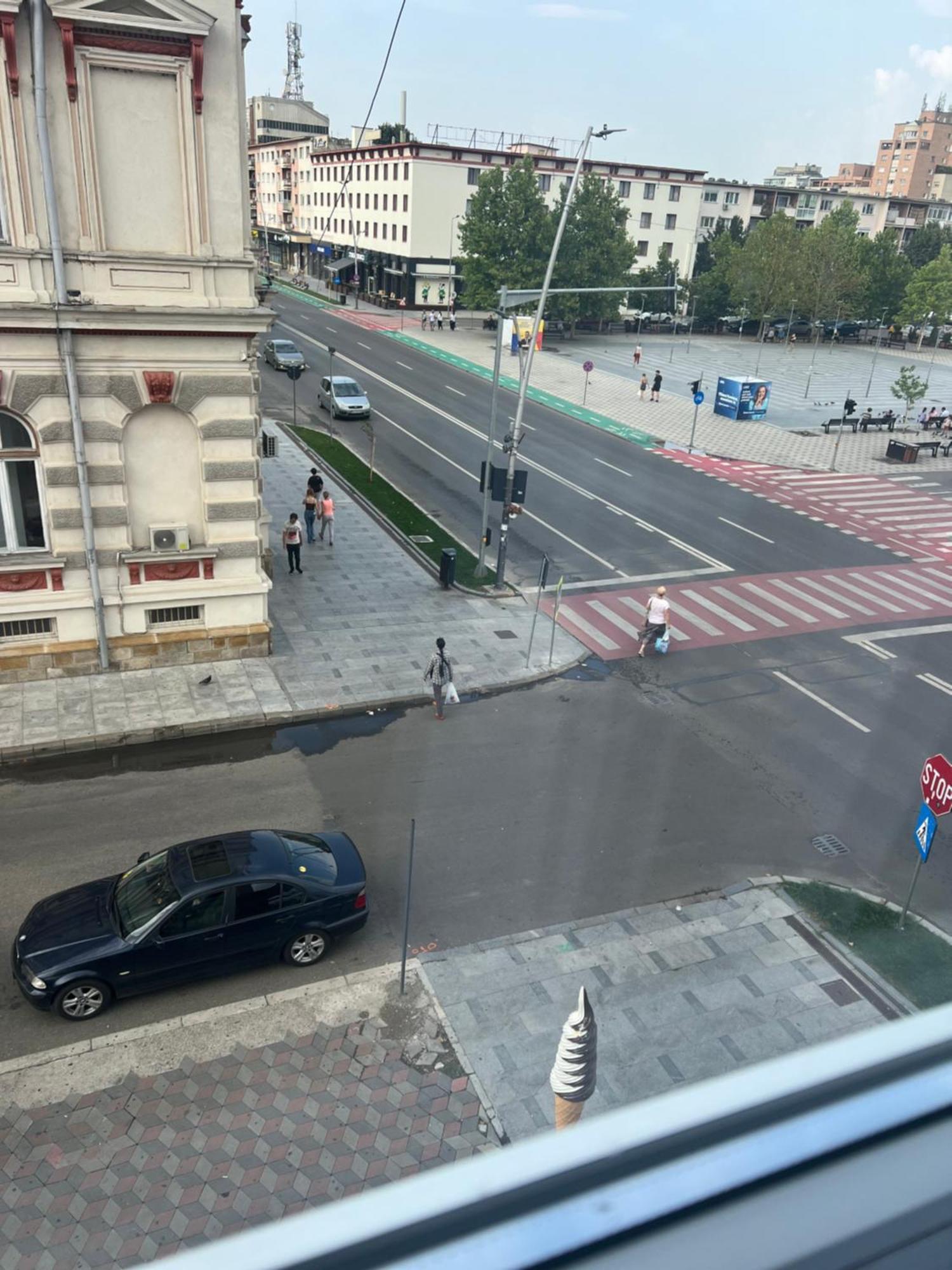 Central Trei Camere Бакэу Экстерьер фото
