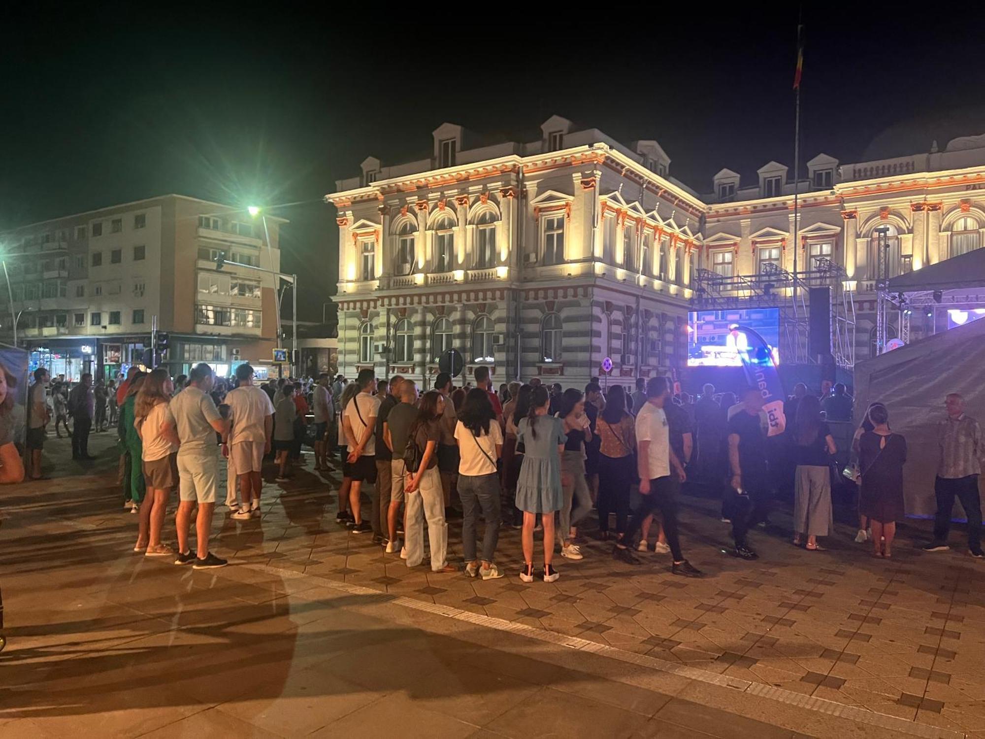 Central Trei Camere Бакэу Экстерьер фото